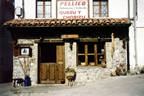 Vista exterior de la tienda "Caba&ntilde;a"