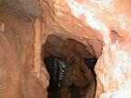 Vista interior de una galer&iacute;a de la cueva.
